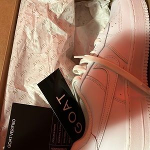 White Air Force 1 LE (GS) New size 7